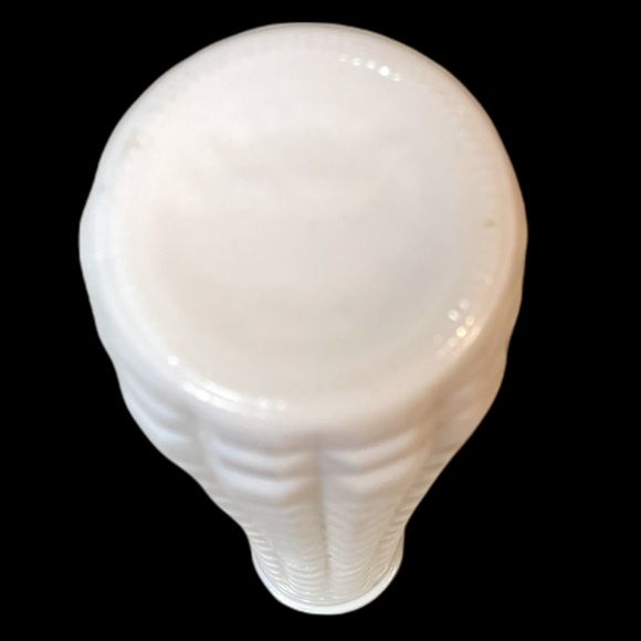 🚫SOLD🚫👤Vintage EO Brody & Co Block Pattern Milk Glass Bud Vase 8.5” - Picture 4 of 5